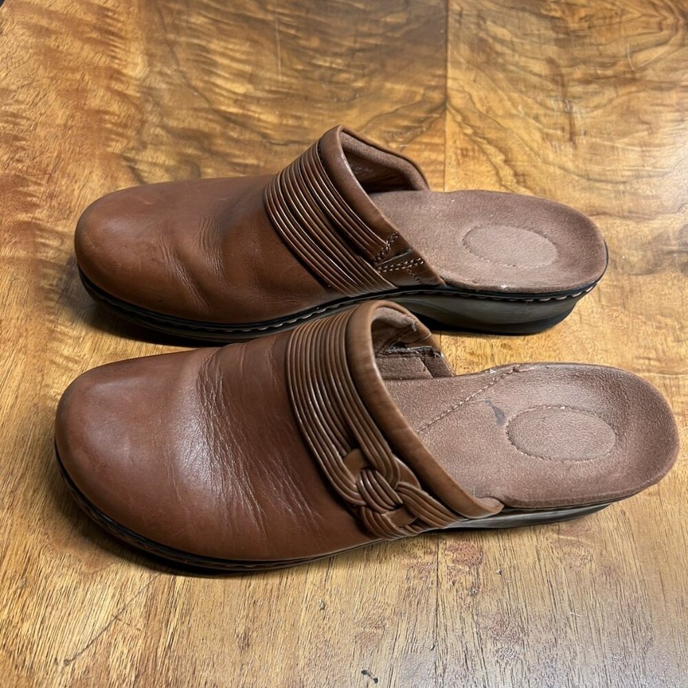 Clarks Slip On Leather Clogs Women's Size 10 Brown Hippie Bohemian Work Comfort